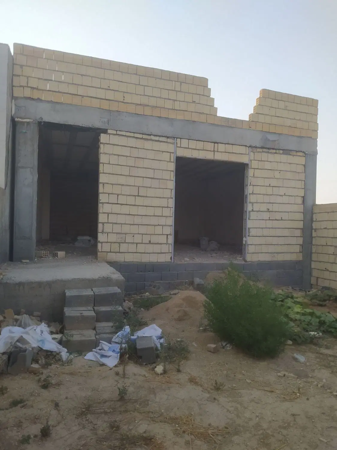 خانه ویلای نیمه ساخت