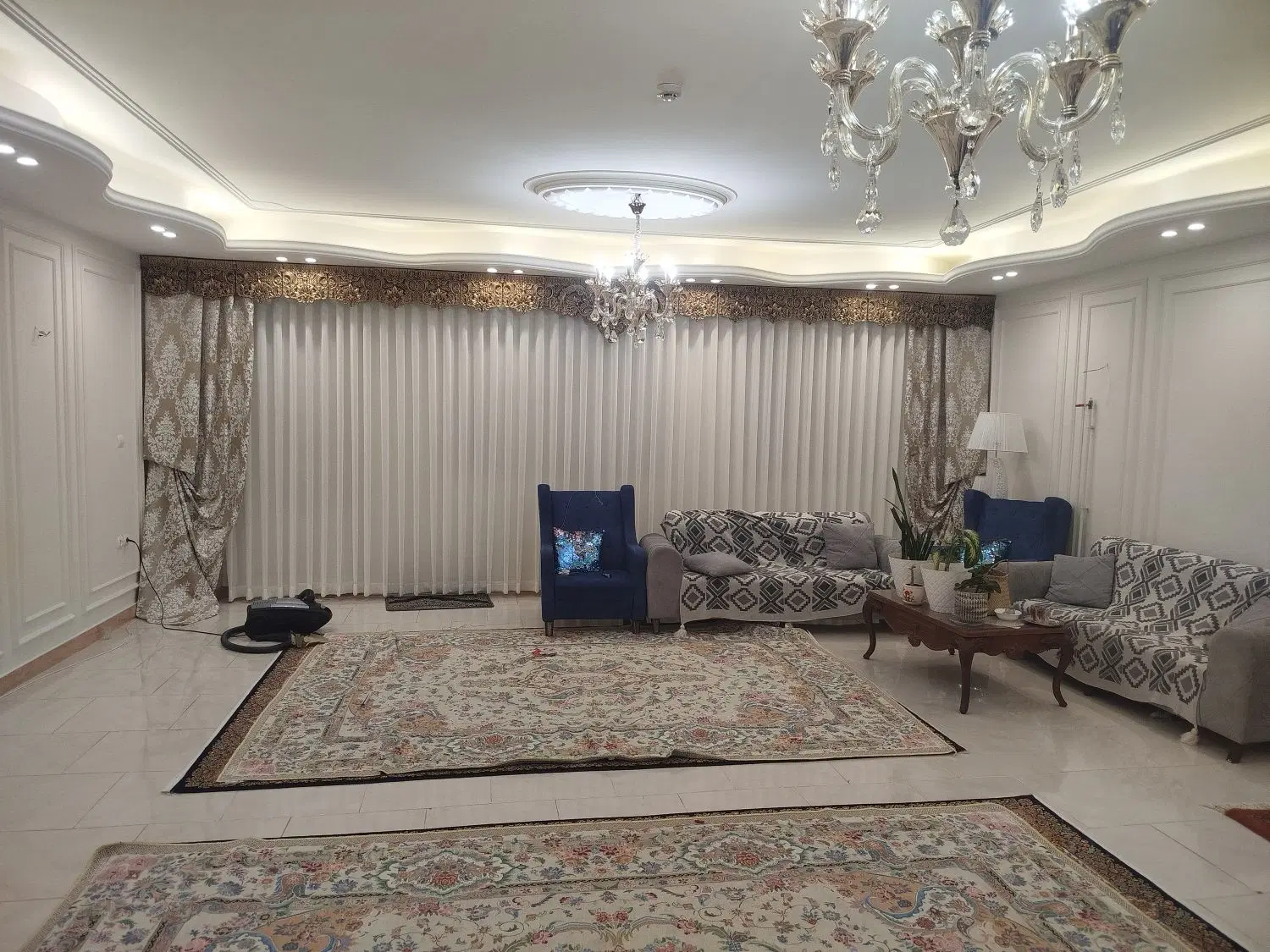 واحد آپارتمان ۱۳۷متری  شنب غازان دامپزشکی