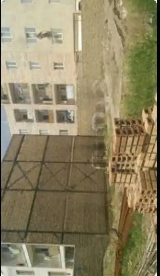 زمین 300متری تک برگ 10متر حاشیه مالک هستم