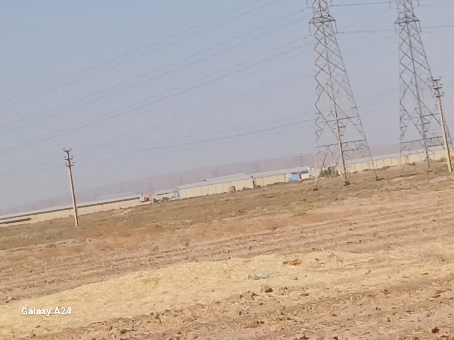 زمین ۸۰۰مترزمین قیمت مناسب نصف نقدمابقی چک معتبر