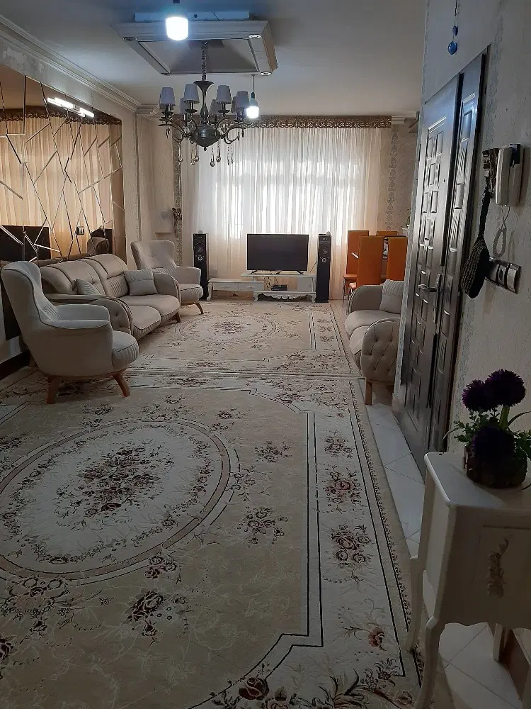 اپارتمان ۱۱۰ متری ،نور گیر  ،در حاشیه کشاورز ۵