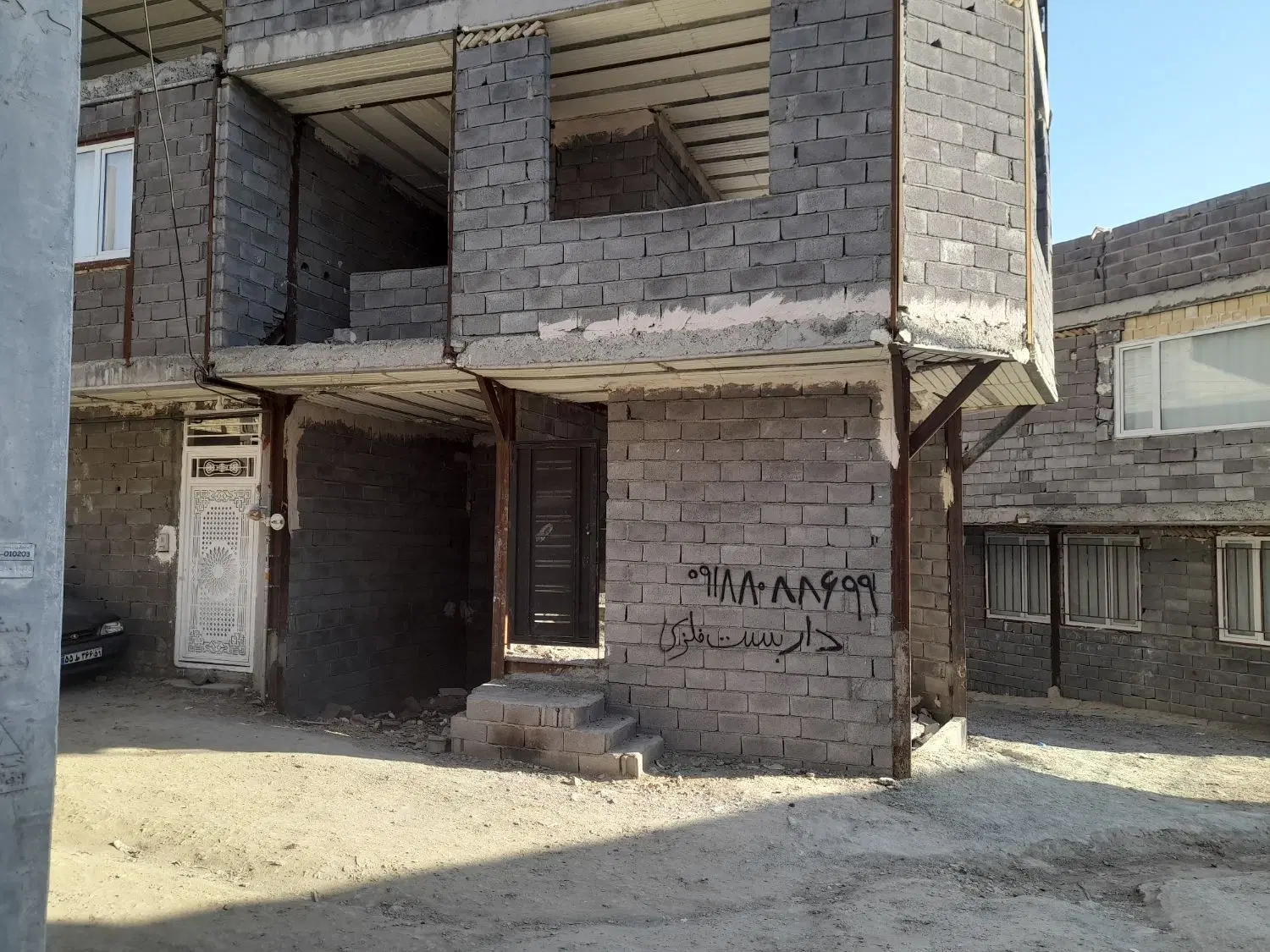 خانە ی نقلی بامغازە نیمە کارە آساولە