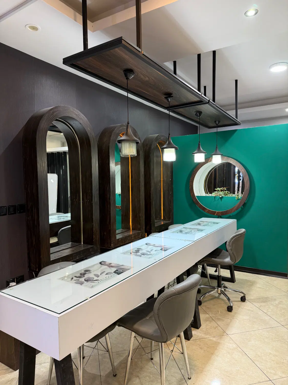 اجاره میز ناخن