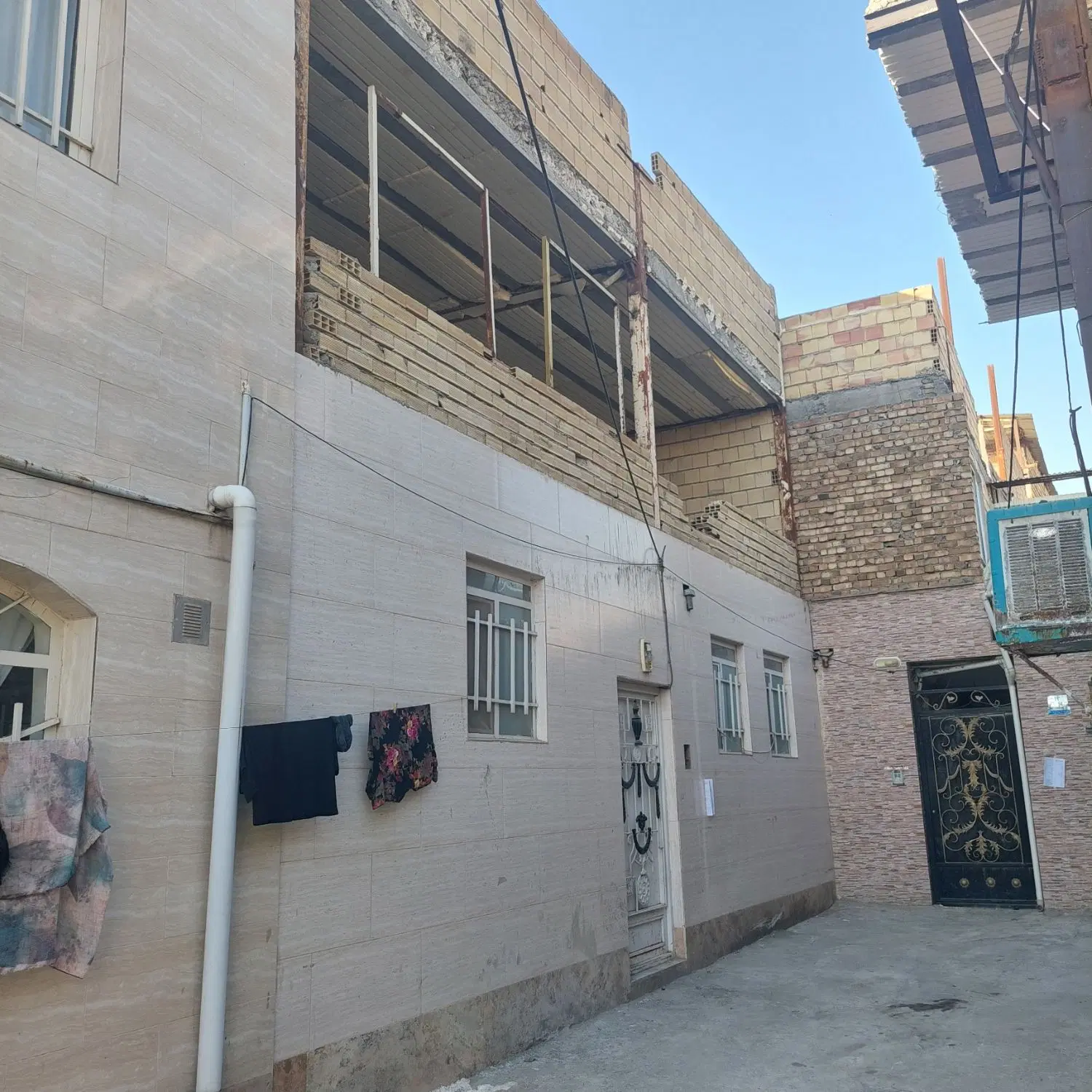 سه طبقه ساختمان کمالشهر ظفر