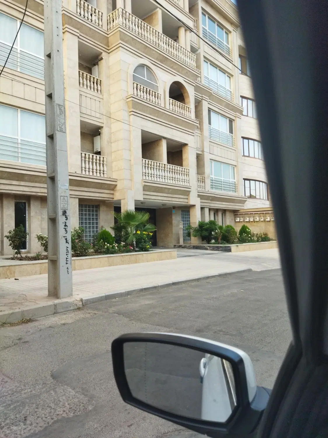 175متر آپارتمان سه خوابه فول امکانات فاز2محله 1
