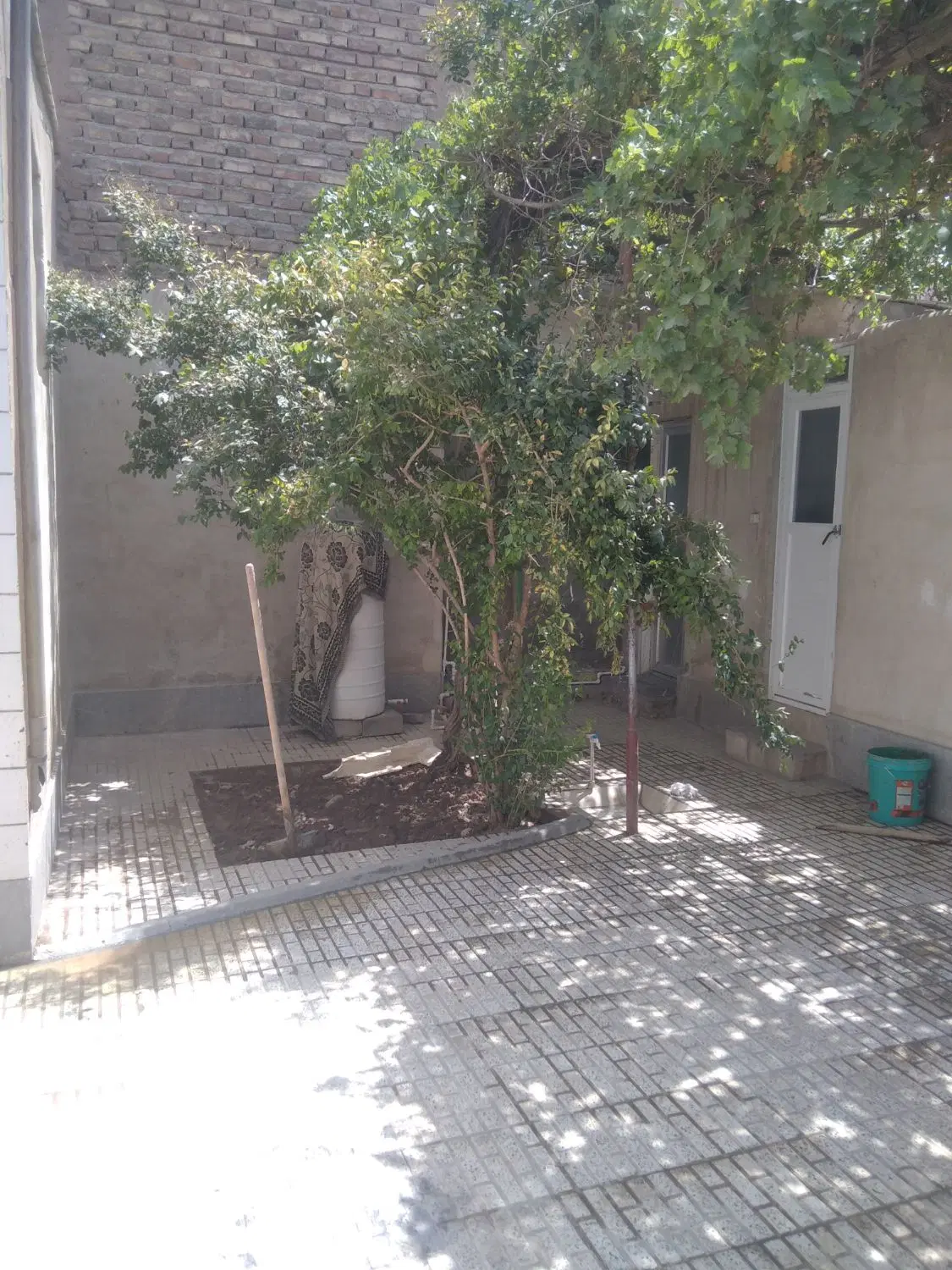 خانه قدیمی شش اتاق مناسب اتباع اجاره