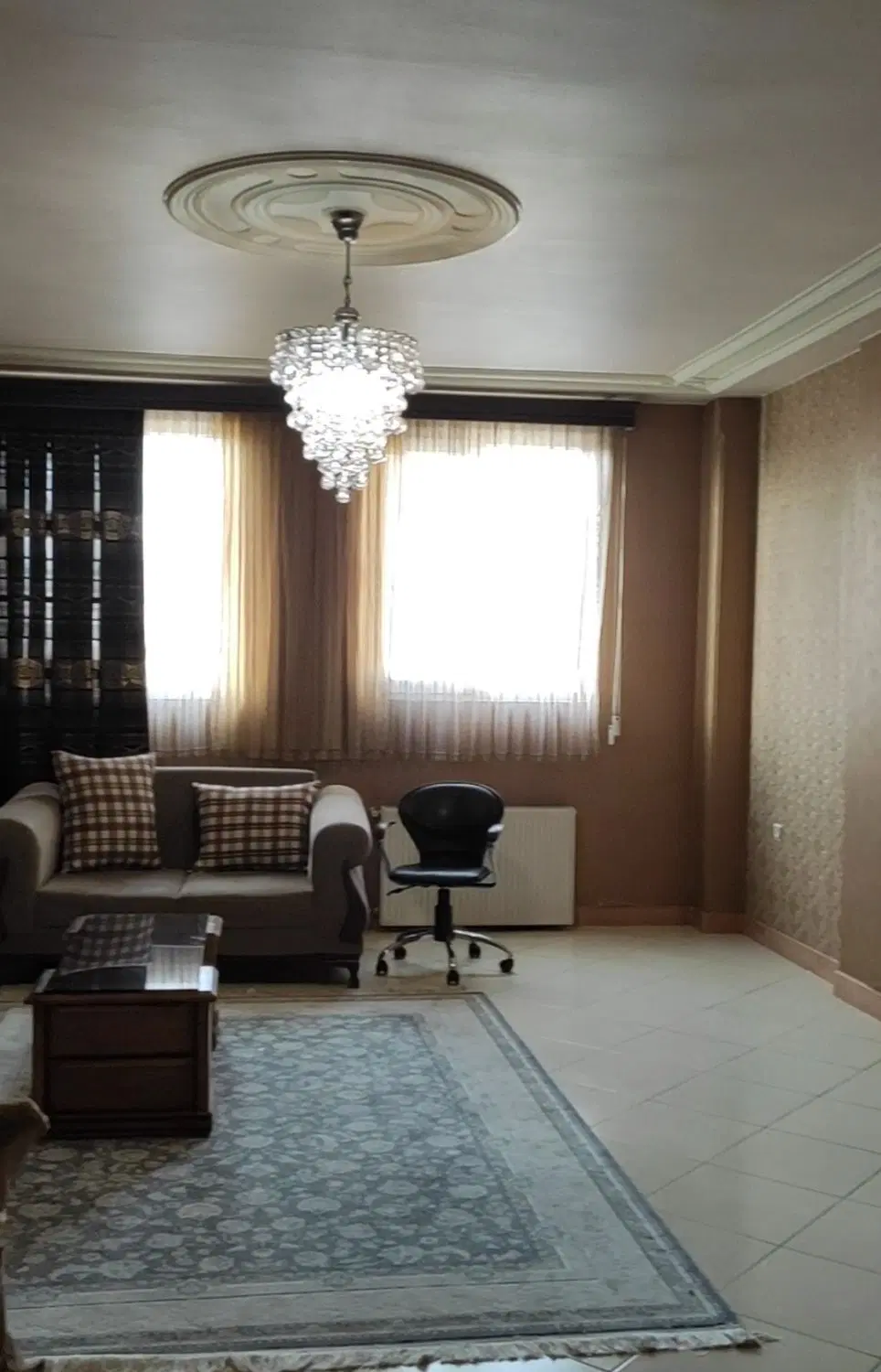 آپارتمان دو خوابه بسیار تمیز (چهارراه معلم)