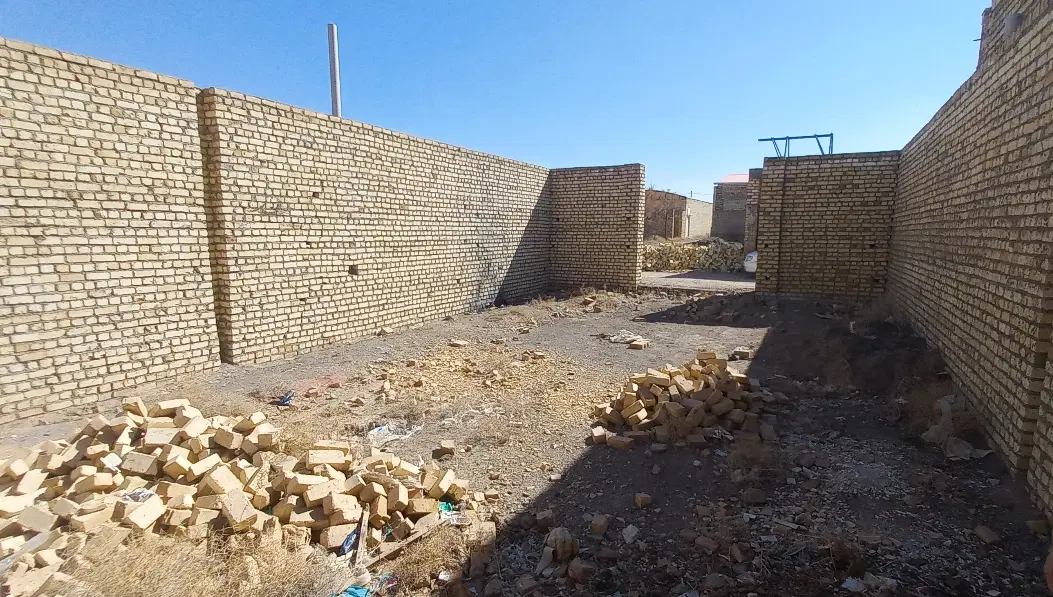 زمین مرغوب با دیوارکشی دارای امتیاز