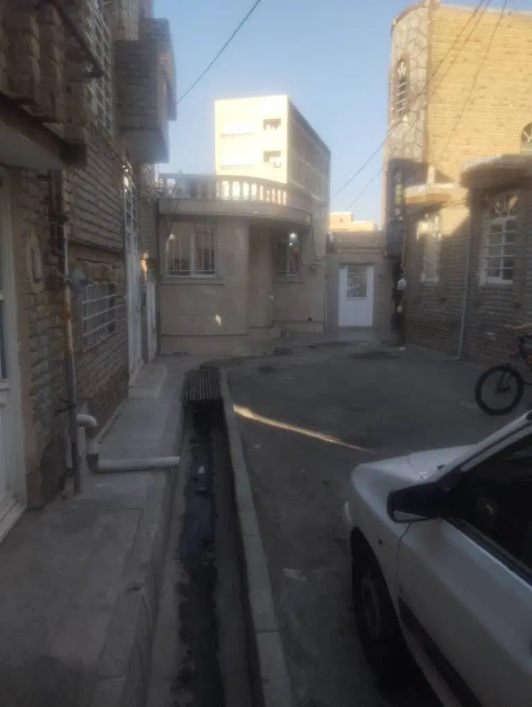 ساختمان در ۳۲ متری شهرک فرهنگیان