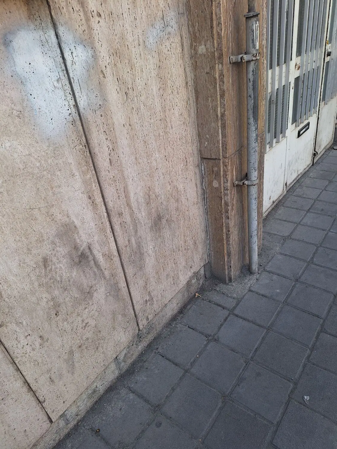 خانه کلنگی۳۰۰متر قابل سکونت نیروهوایی