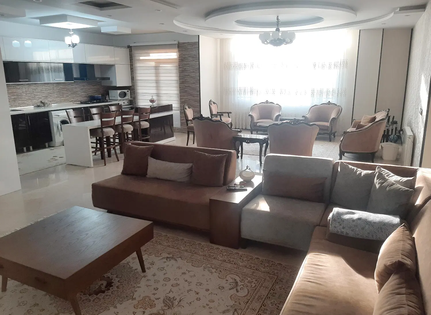 آپارتمان 135 متری، رو به آفتاب غرق نور