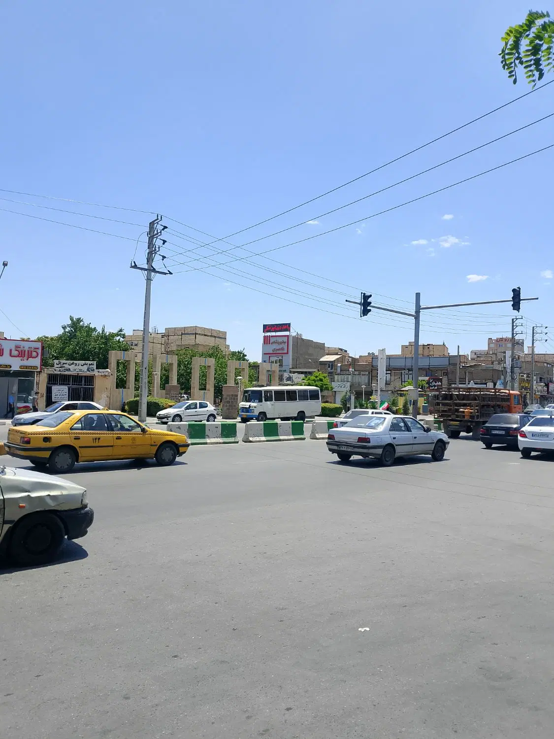 فروش مغازه تجاری بهترین لوکیشن حاشیه اصلی