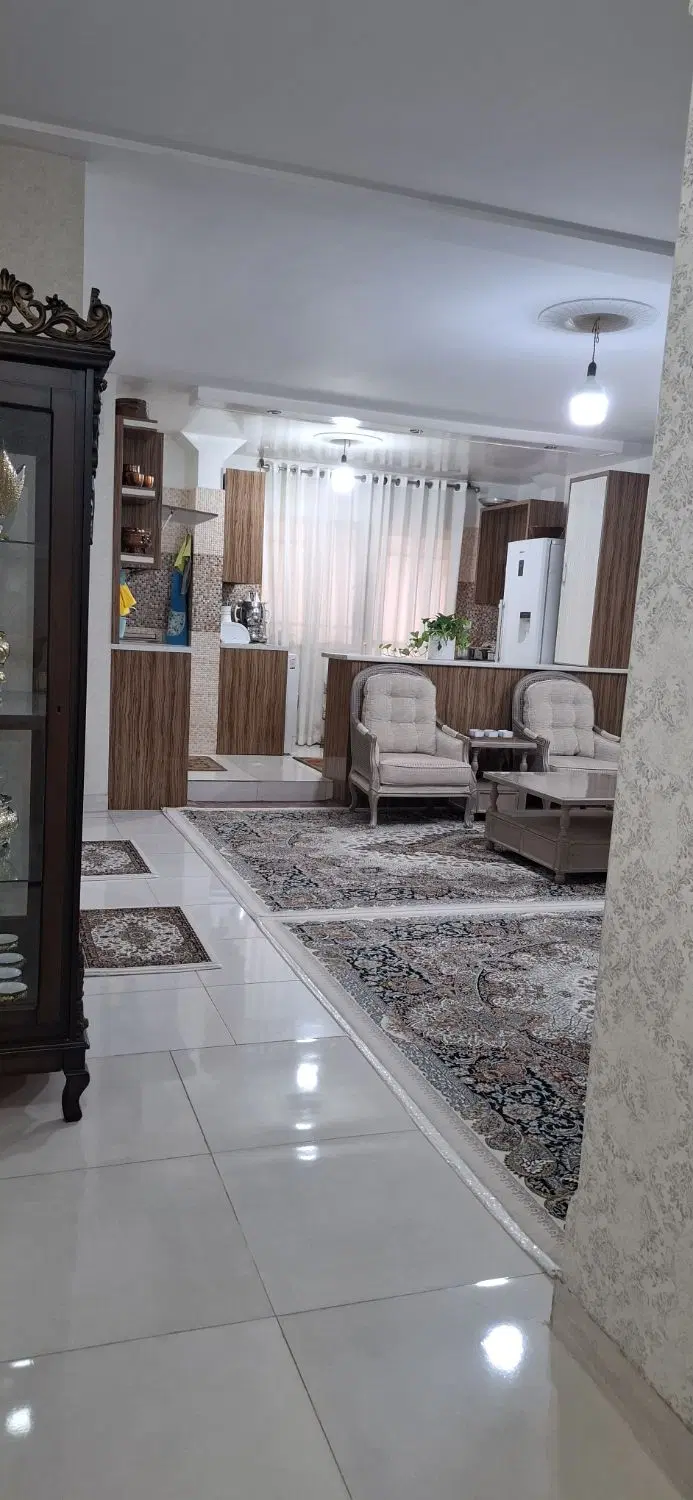 واحد 108متری 78متر بنا با30متر حیاط اختصاصی