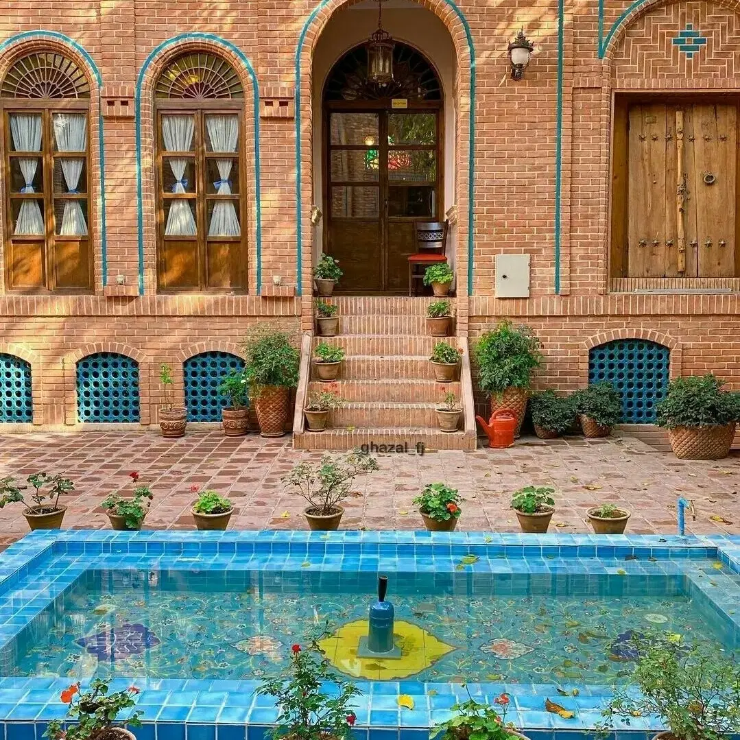 320متر پلاک ویلایی بر خیابان جنوبی