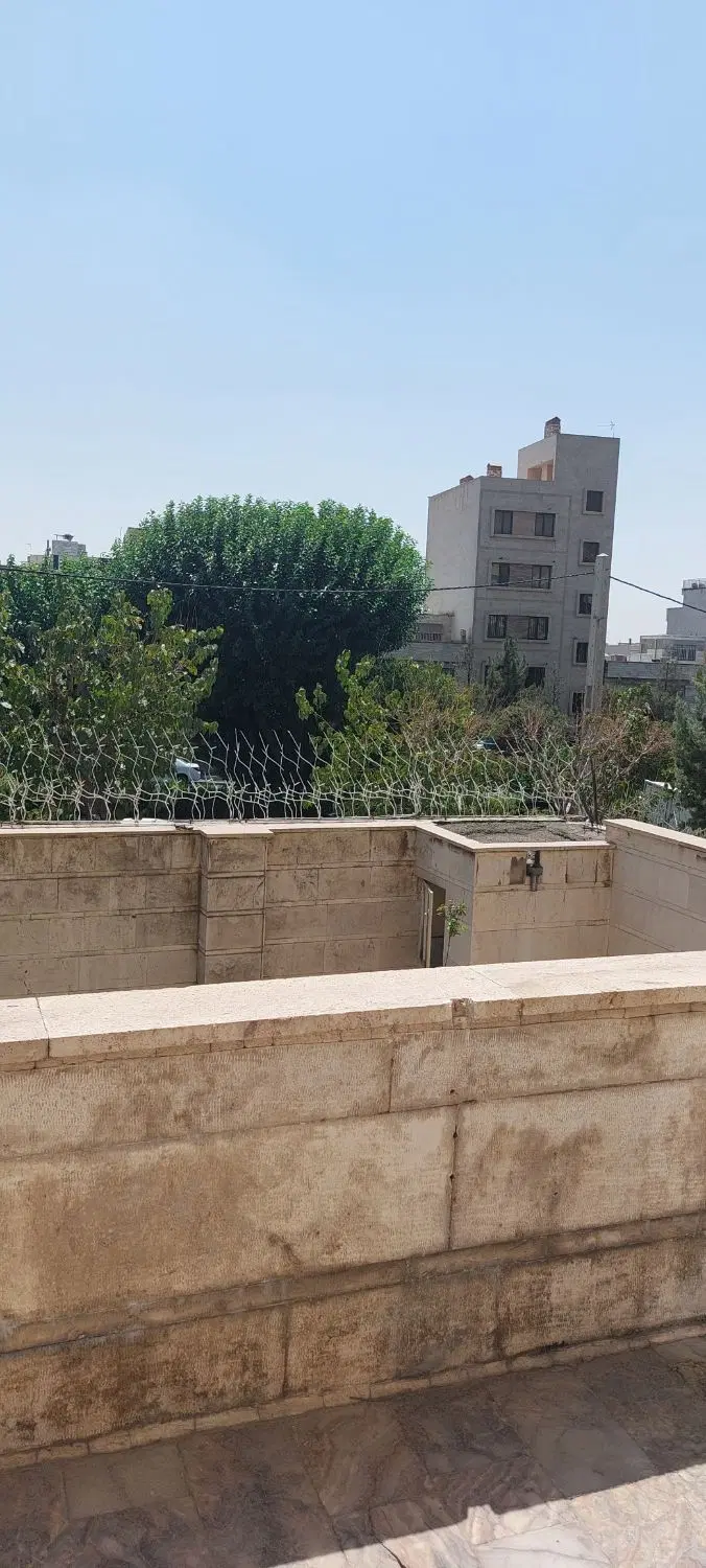 کلنگی ۲۰۰متری با جواز ۵ طبقه  تخلیه
