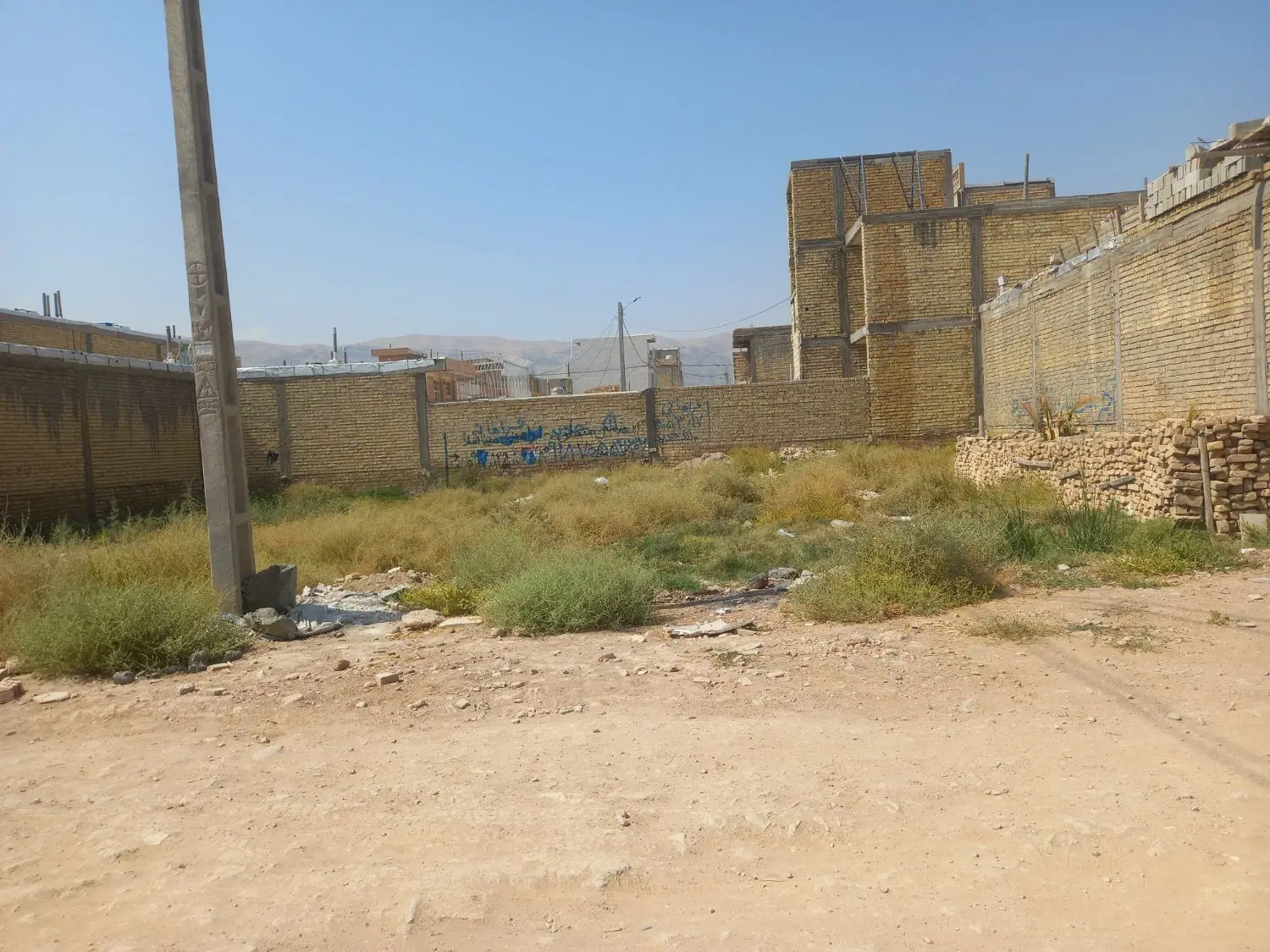 زمین فروشی