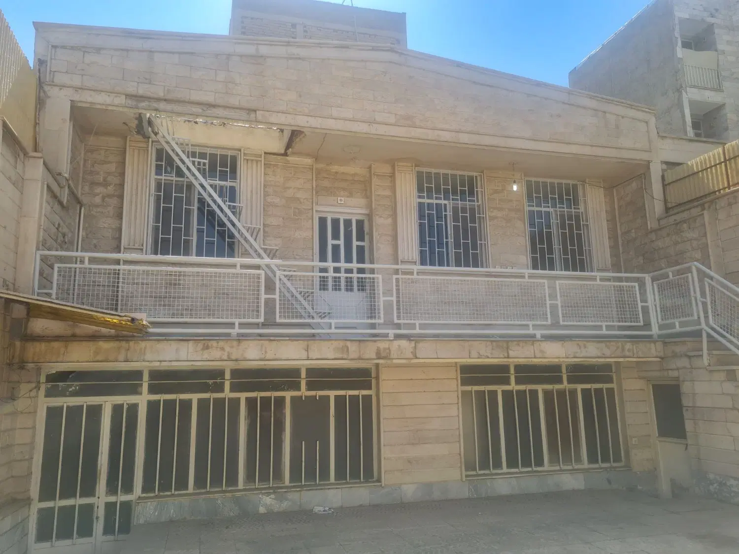ویلایی نقلی