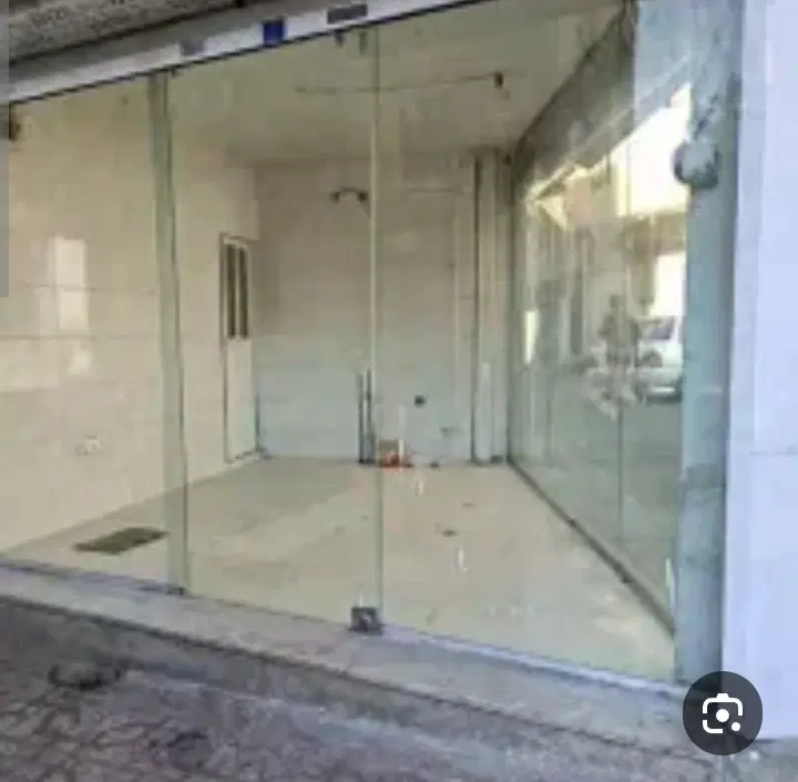 فروش مغازه تجاری ۳۰۰متری _حاشیه خیابان اصلی
