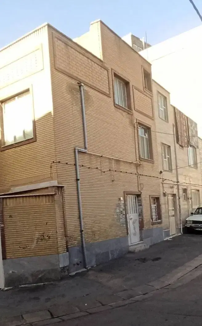 65متر ویلایی دربست سرنبش نور گیر
