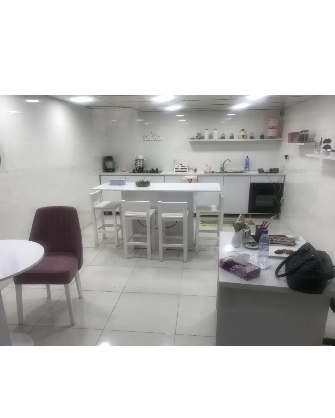 مغازه تجاری ۲۷ متری با نیم طبقه