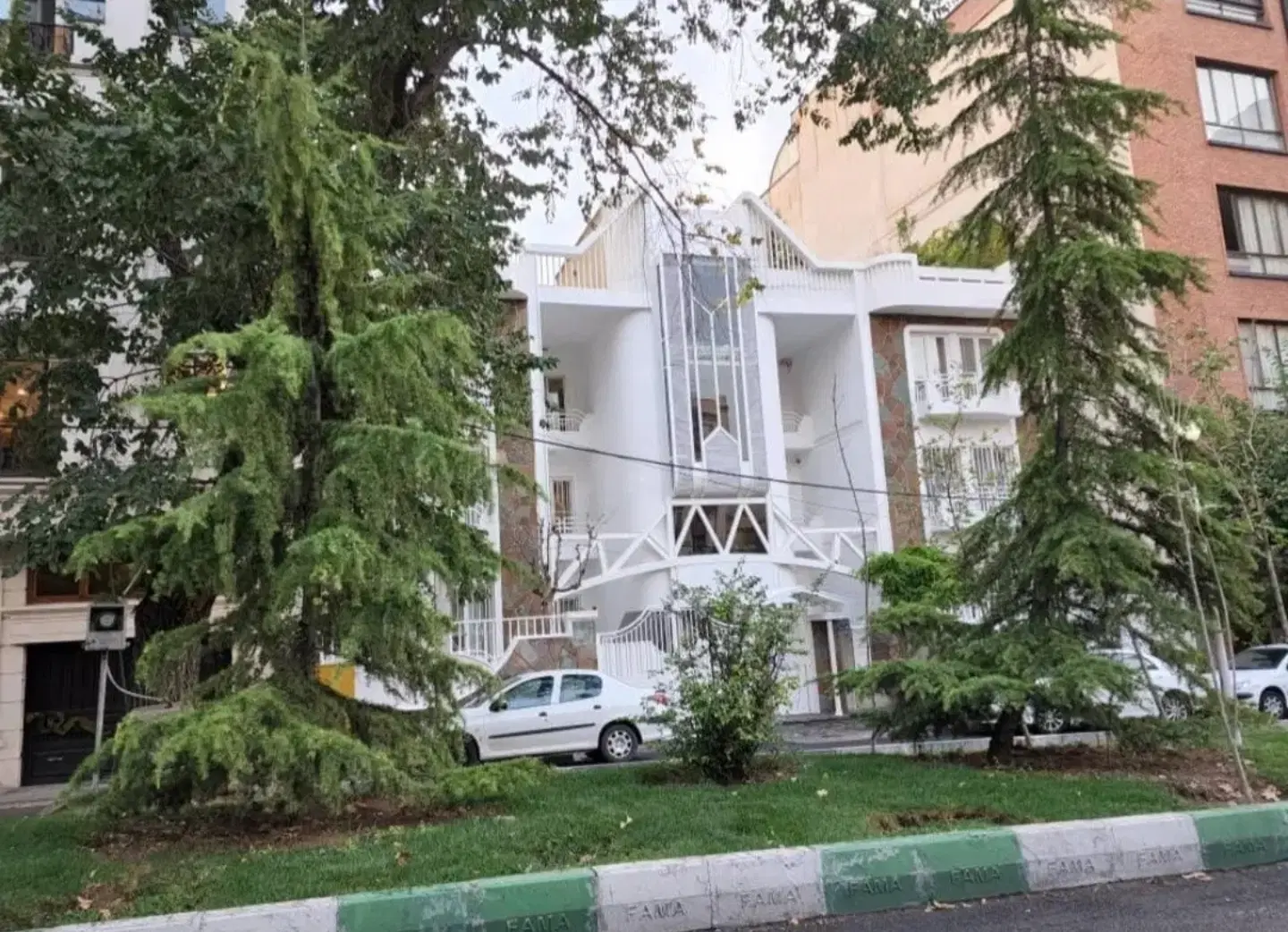 ملک ۴ روی پیلوت ، عرض ۱۵