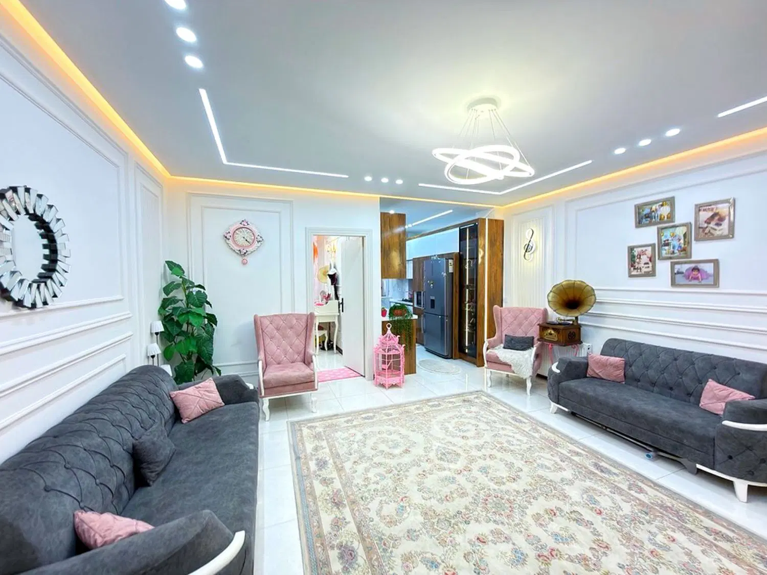 ۵۲متر _۸۸۰میلیون وام‌دارد_پارکینگ‌دار