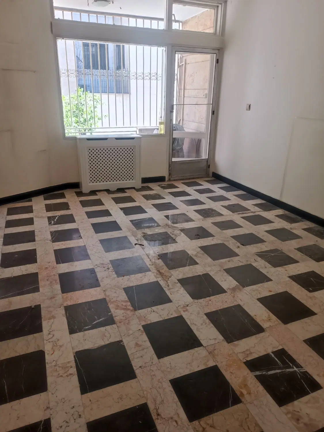 رهن کامل مسکونی 252 متری پنج خوابه بخارست