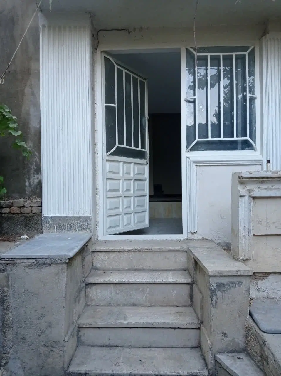 ۶۵ متر حصار سرجوب_ دربست طبقه اول راه جدا