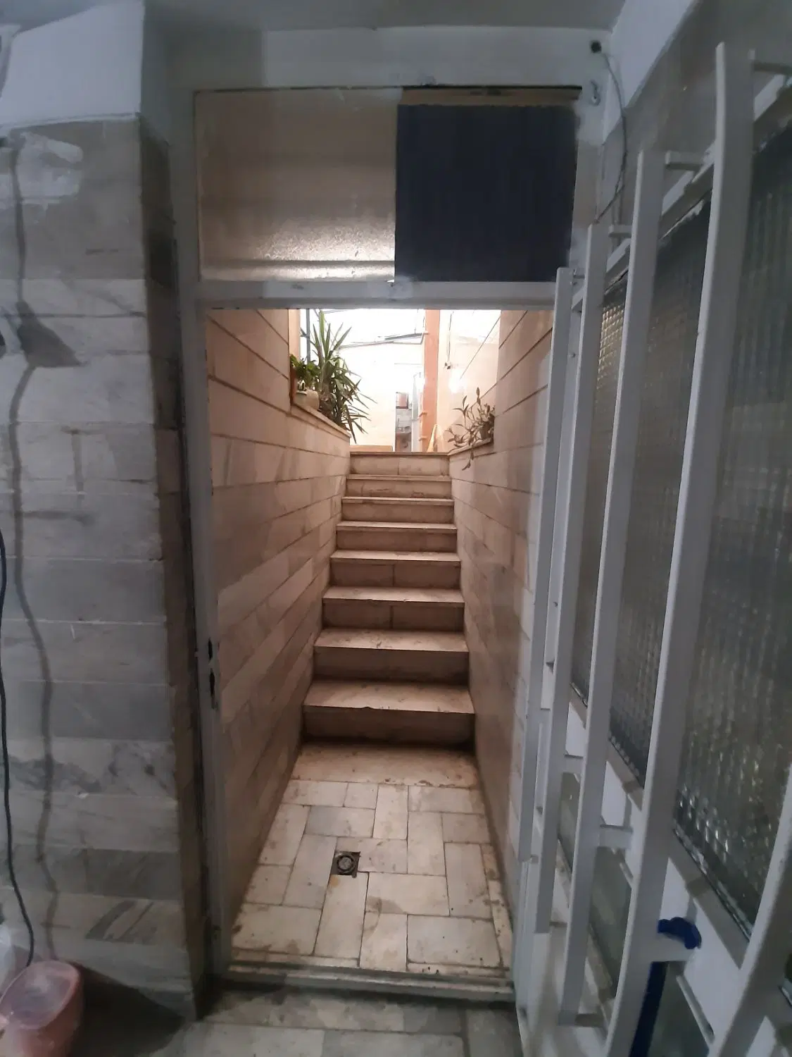 انبار ۱۰۰ متری