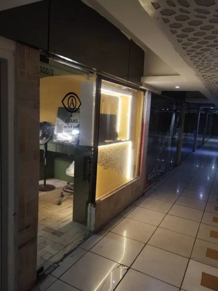 چهارباغ بالا مغازه ۱۲ متر مجتمع پارک ، بیواسطه