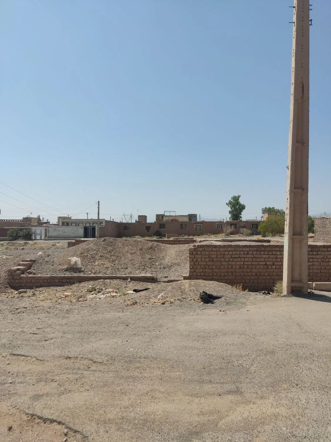 زمین فروشی