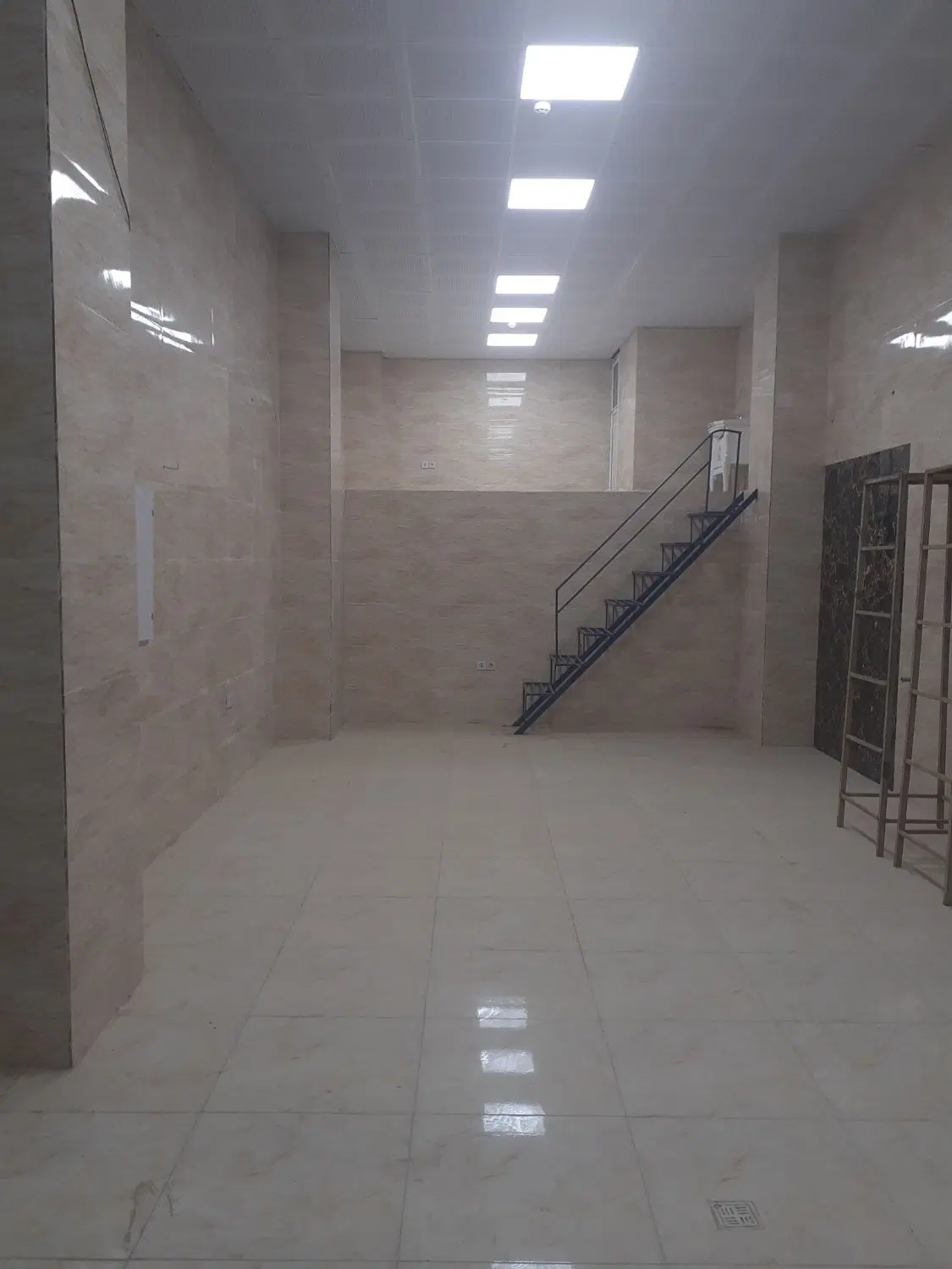 مغازه فروشی  بر 30 متری شهرک