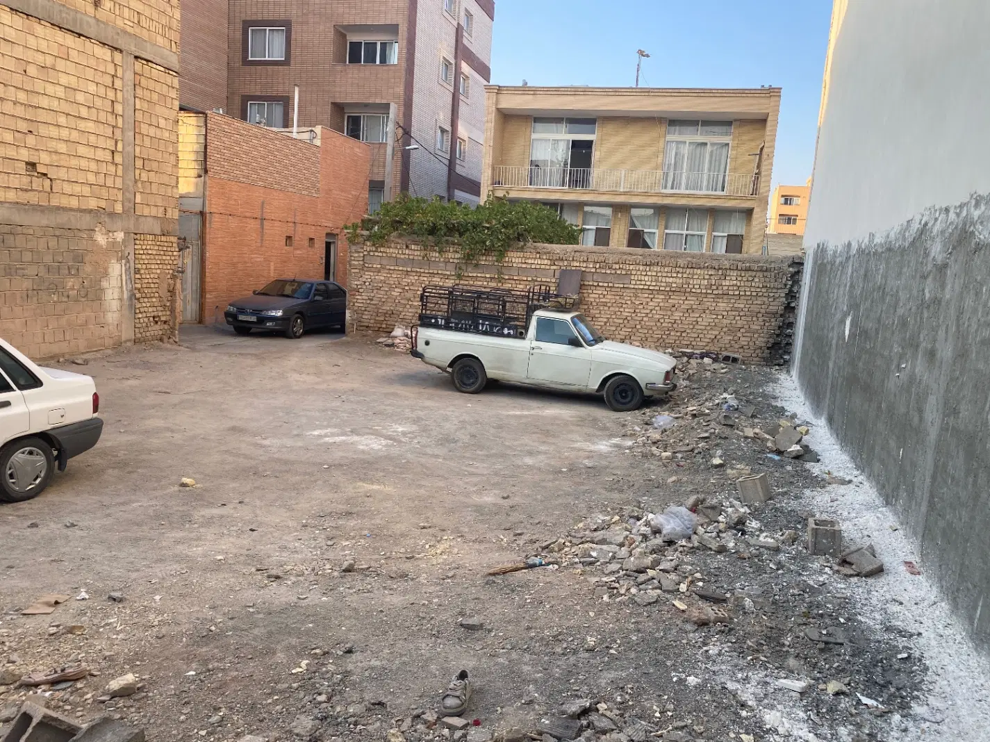 زمین ۲۴۰متری