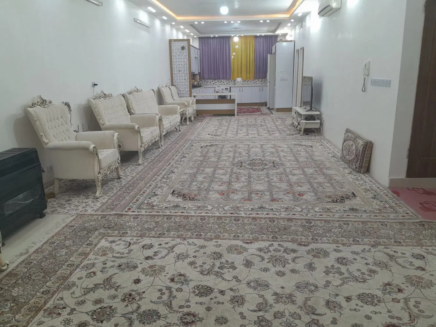 آپارتمان ۲۰۰ متری جنوبی سه خواب  حاشیه ۸ قائم ۴۰