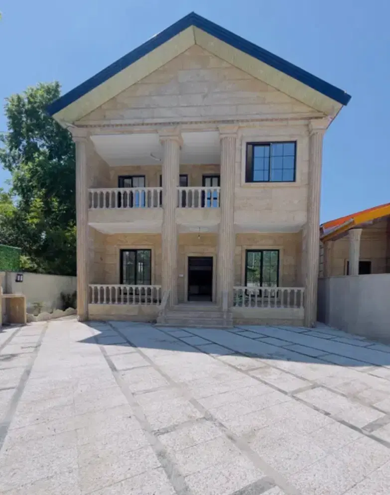 خانه ویلایی در منبع اب