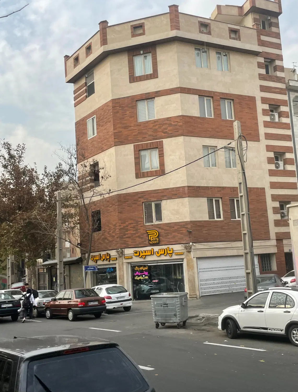 مغازه دو نبش . بر امام خمینی