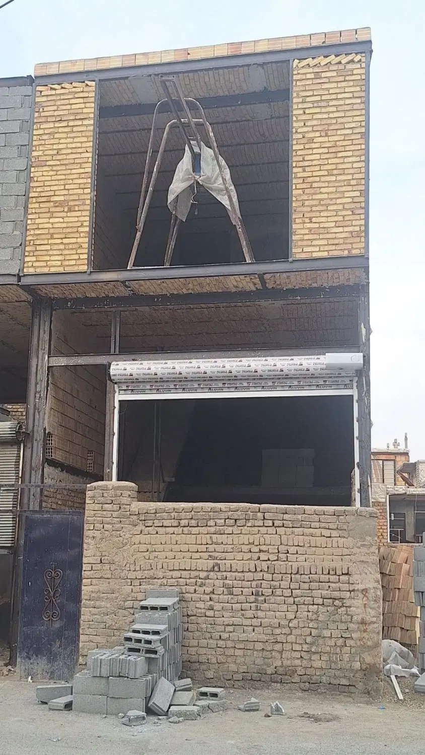 مغازه تجاری و مسکونی خیابان گل سرخ خ اخلاس
