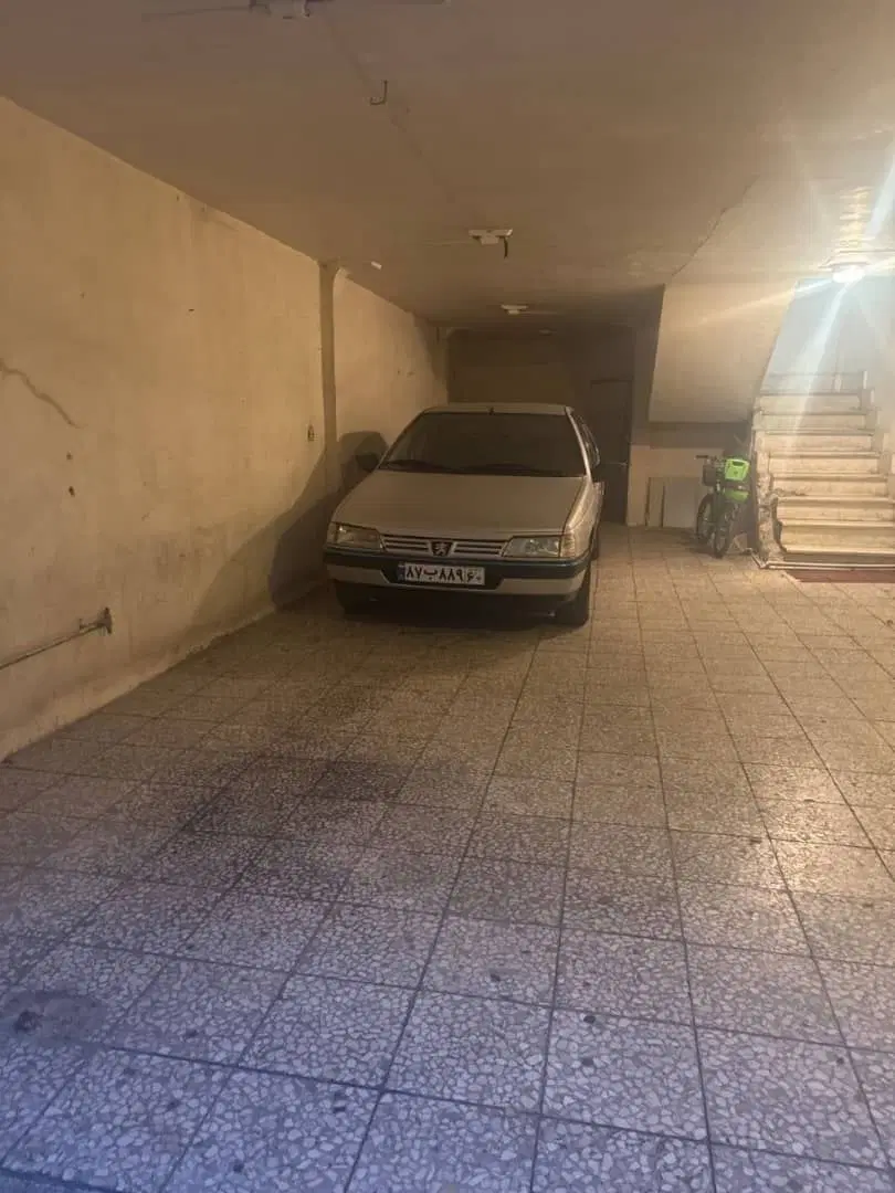 ۴۰ متر با ۲ جای پارکینگ