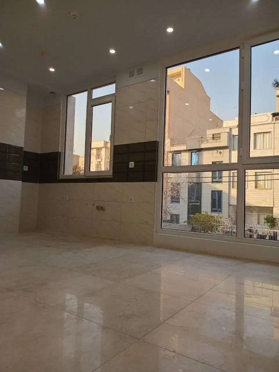۸۰ متر نوساز تکاوران