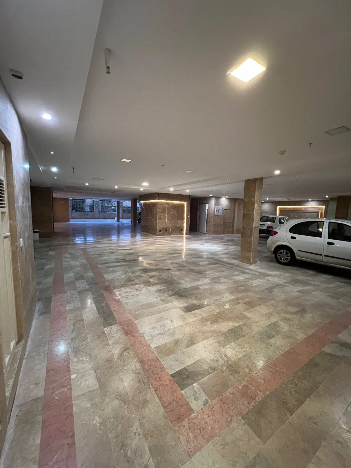 100متری تاپ لوکیشن مرواید