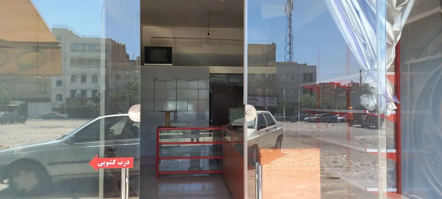 مغازه حدود ۲۸ متر،و حدود ۳متر بالن