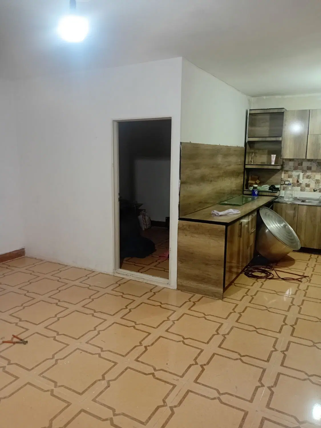 یک واحد مسکونی به متراژ ۶۰ متر اجاره داده میشود