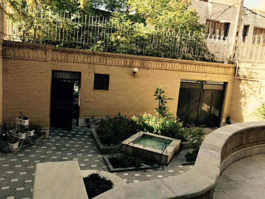 حیاط ۳ بلکس منطقه آبرسان کوی فروردین