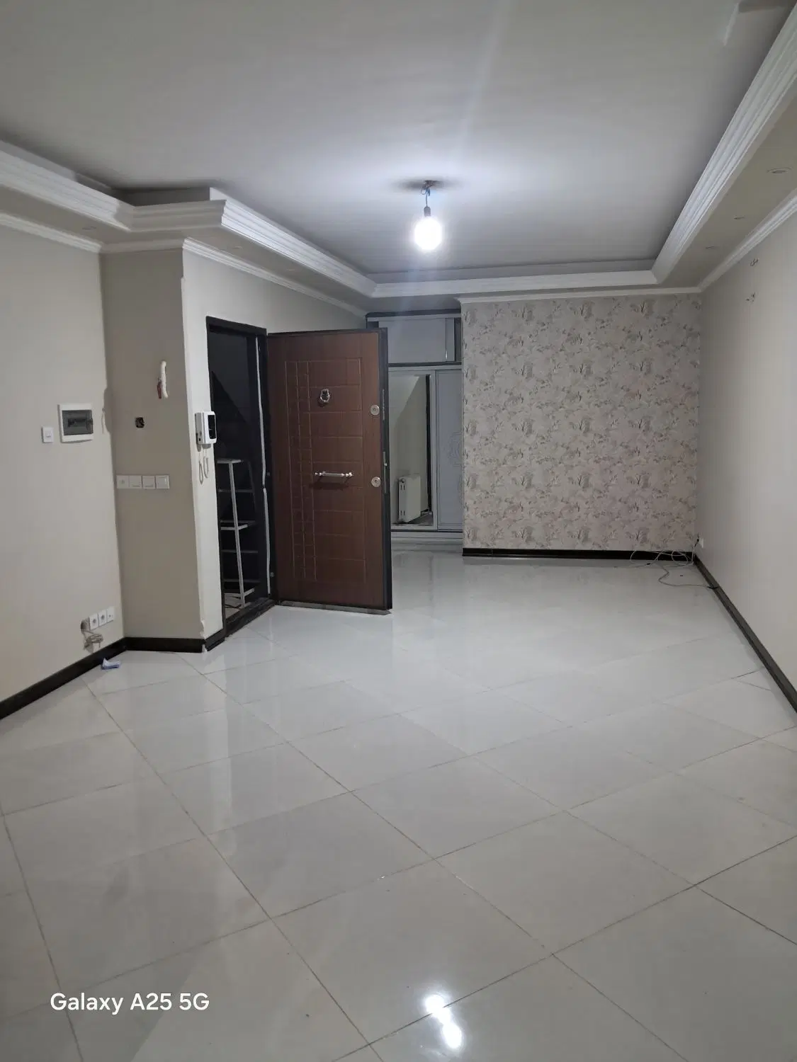 پارکینگ موتور دارد