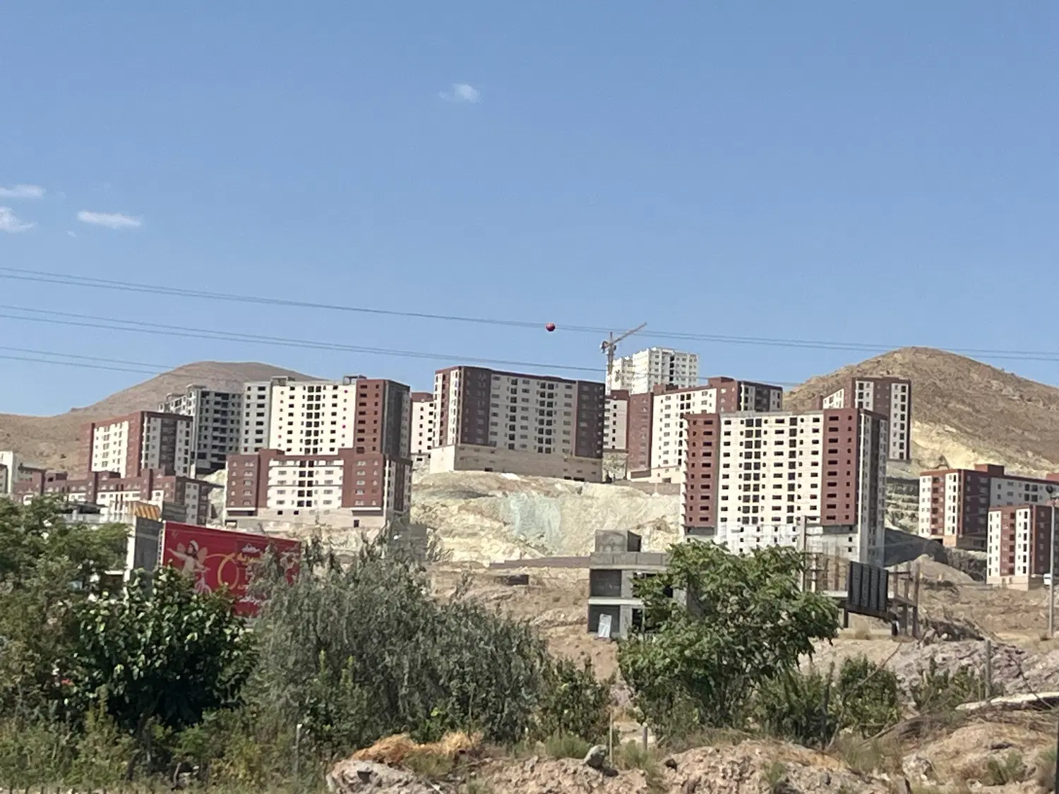 آپارتمان ۱۰۵ متری حد واسط فاز ۵ و ۹
