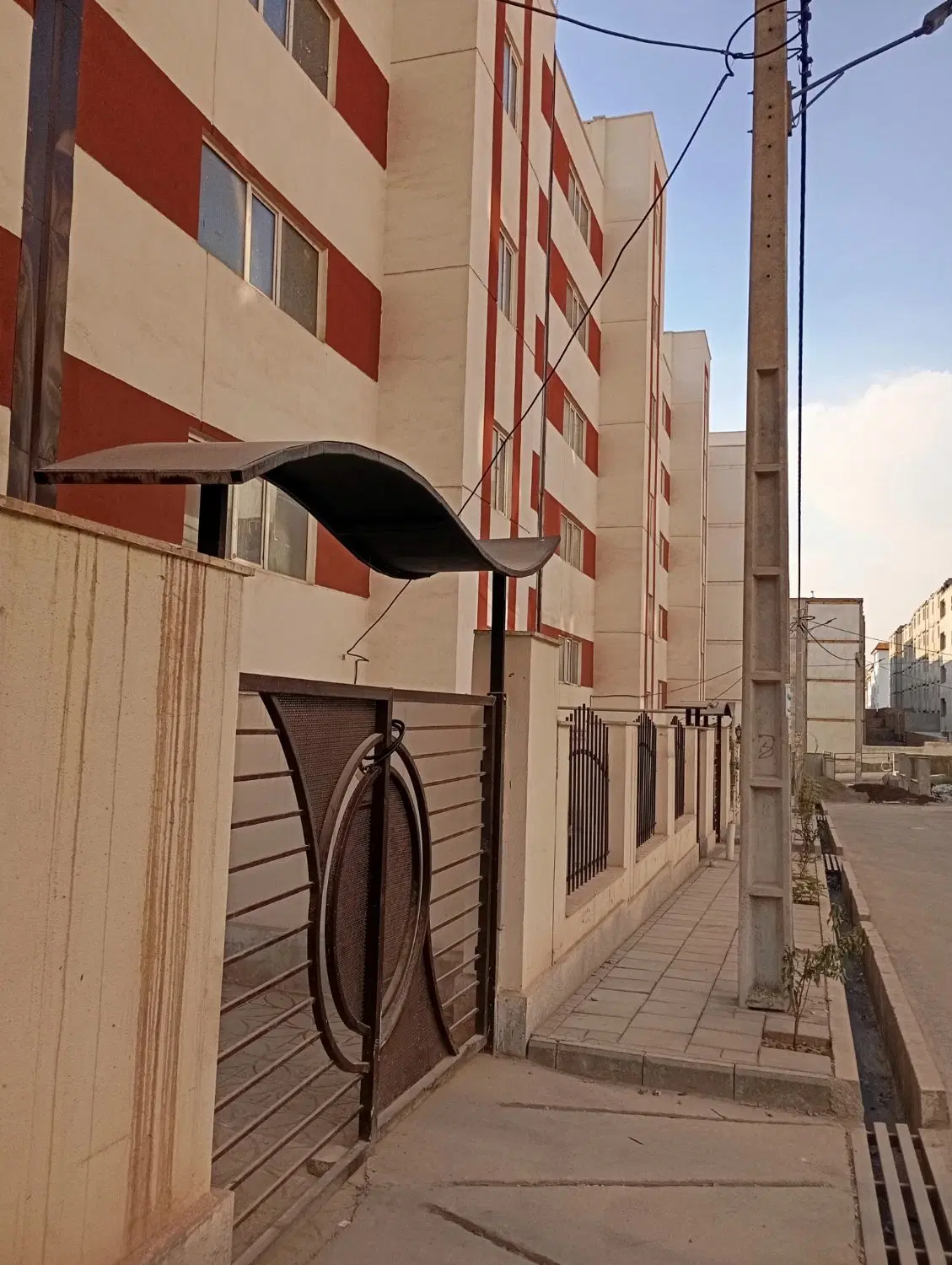 فاز هشت پردیس آپارتمان ۱۰۰ متری ضامن . فو ری