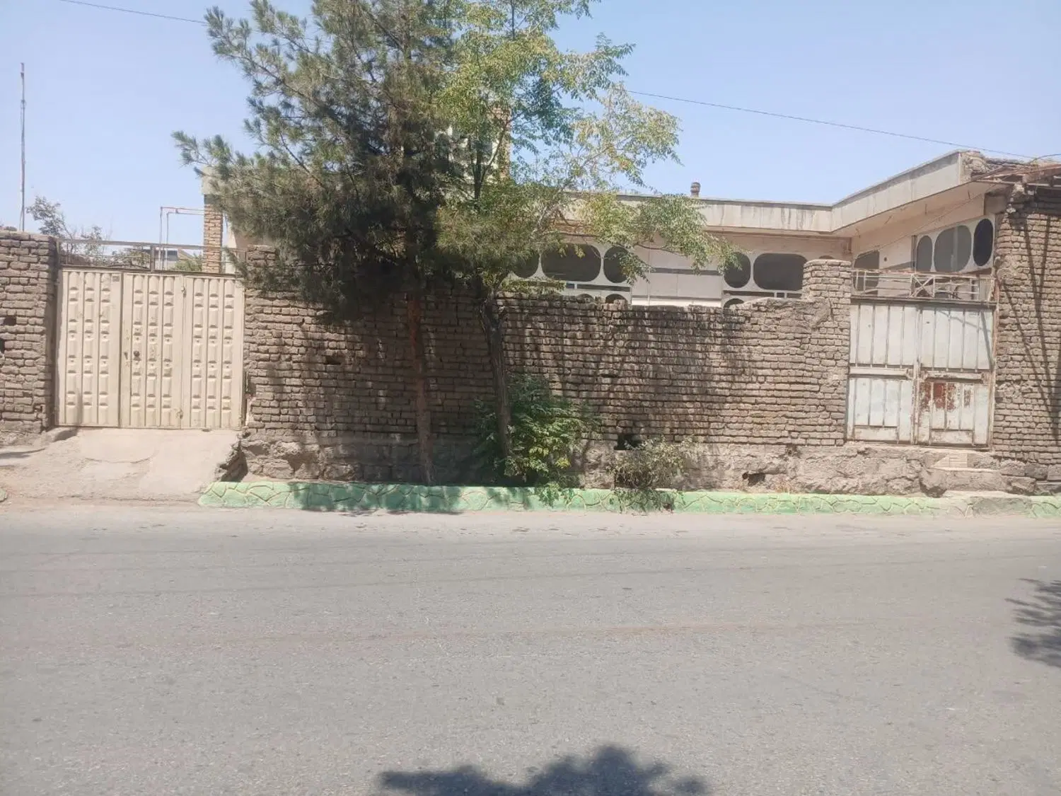 منزل نبش خیابان فین بزرگ روبرو شاهزاده هادی