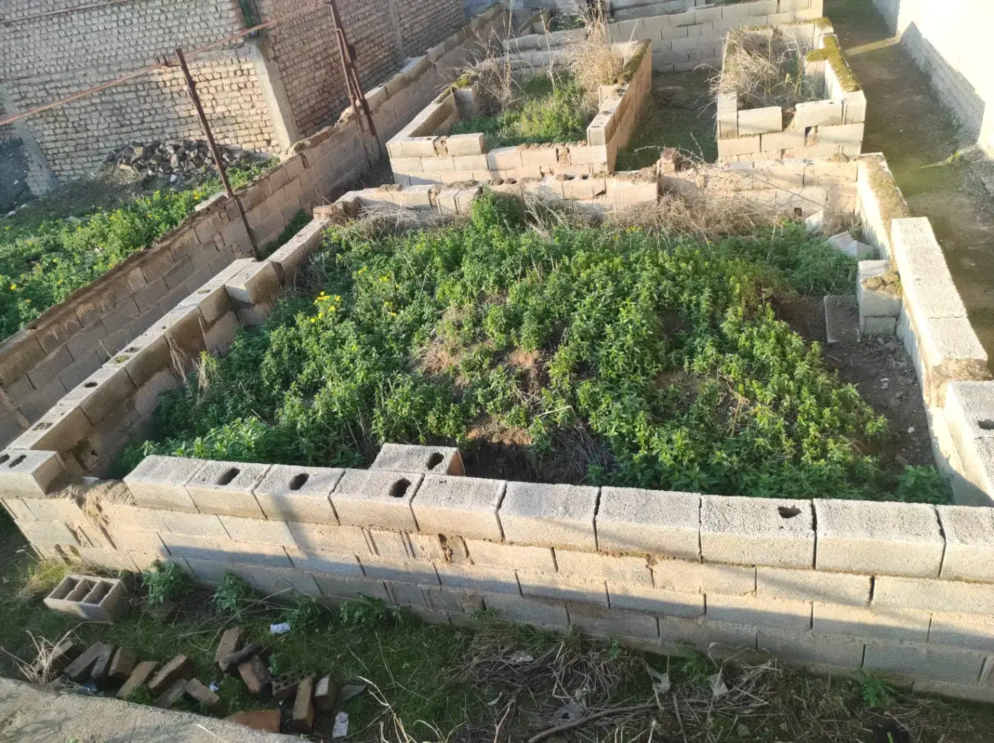 زمین مسکونی دارای نقشه و پروانه
