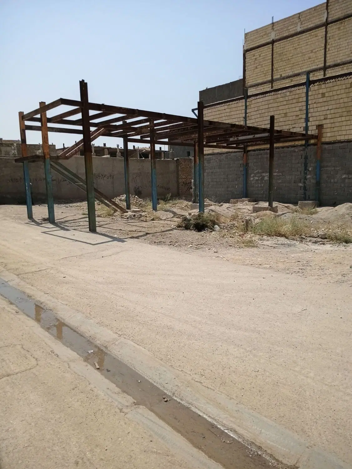 زمین فروشی