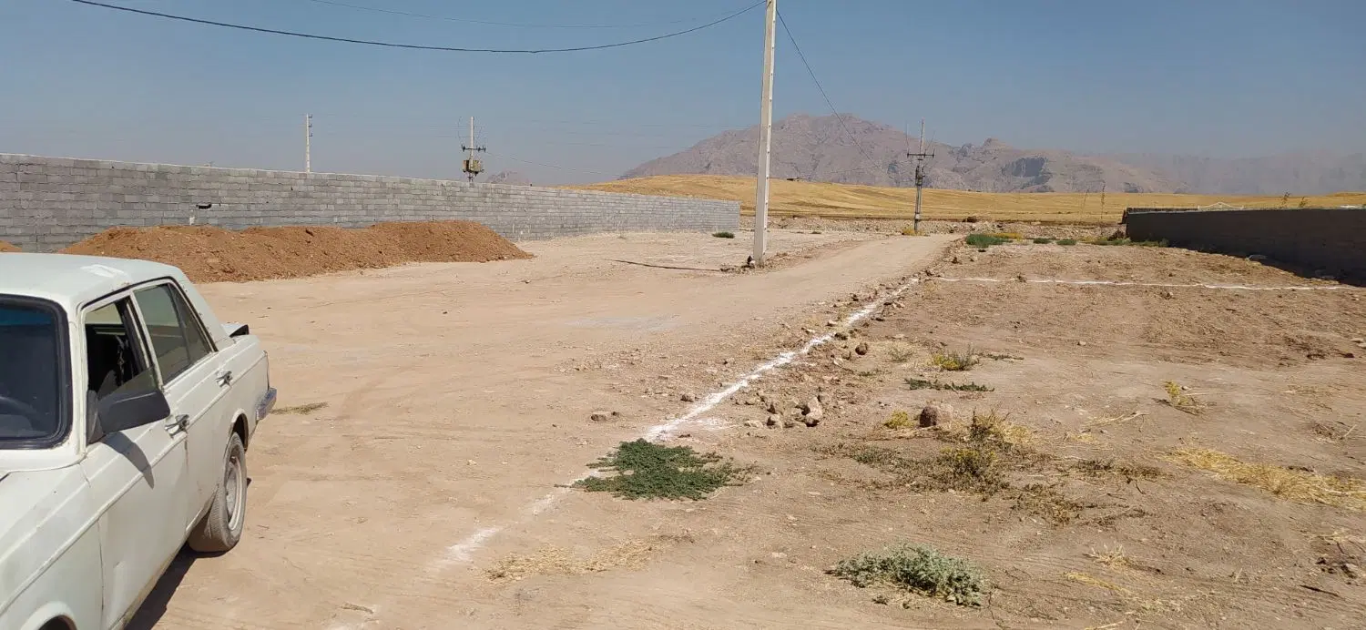 ۹۰۰متر زمین